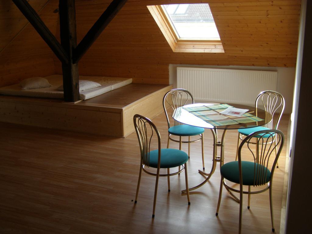 Penzion U Slunce Jaroměř Habitación foto